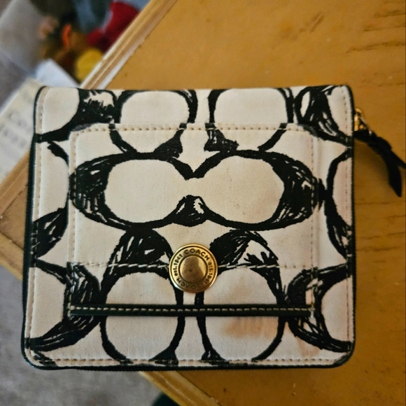 Coach medium size wallet - Picture 1 of 3